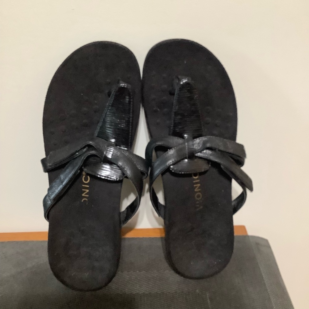 VIONIC Karley Black Sandals (NWOT)